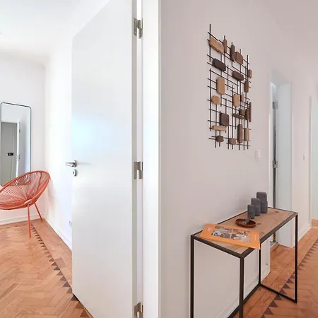 Enjoy The Sunny Balcony, By Timecooler * Лісабон