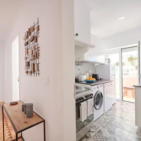 Enjoy The Sunny Balcony, By Timecooler Лісабон