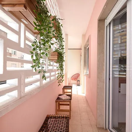 Enjoy The Sunny Balcony, By Timecooler Лісабон