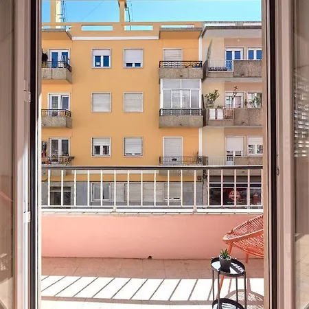 דירה Enjoy The Sunny Balcony, By Timecooler ליסבון