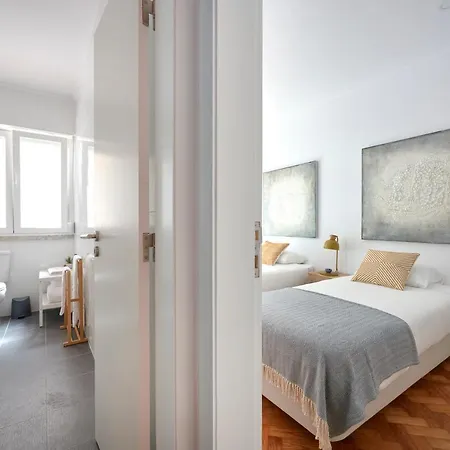 Enjoy The Sunny Balcony, By Timecooler 리스본